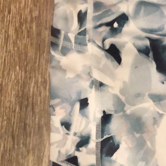 NWOT GAIAM Crop Leggings - Picture 3 of 5